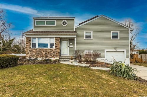2606 Hyacinth St, Westbury, NY 11590-5608