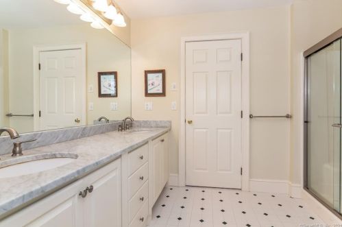 11 Blueberry Hill Reserve, Deep River CT  06419-2330 exterior