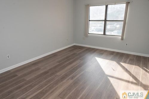 109 Sharon Garden Ct, Woodbridge NJ  07095-4308 exterior