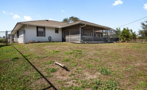 2131 Addison St, Fort Pierce FL 34984-4708 exterior