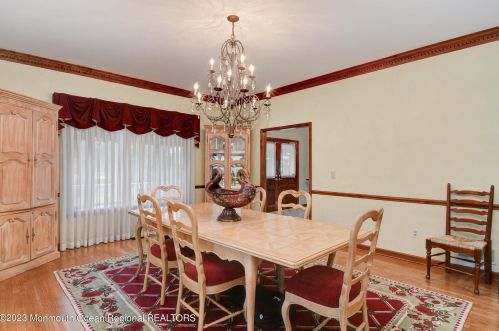 515 Seven Bridges Rd, Little Silver NJ  07739-1742 exterior