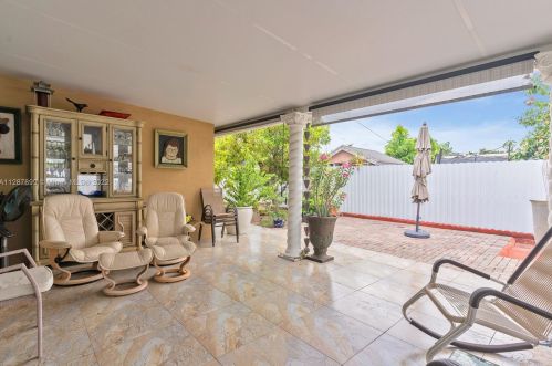 2637 9th Ct, Hialeah FL  33010-1223 exterior