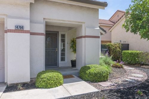 14704 Sundance Pl, Santa Clarita, CA 91387-1563