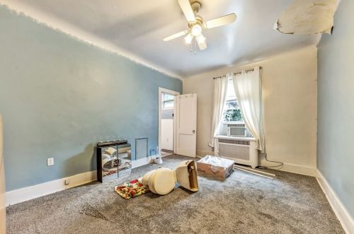 1025 Chartiers Ave, Pittsburgh PA  15220-4852 exterior