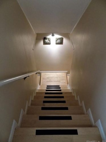 282 Hayden Sta Rd, Windsor CT 06095-1407 exterior