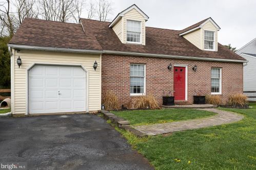 413 5th Ave, Parkesburg, PA 19365-1440
