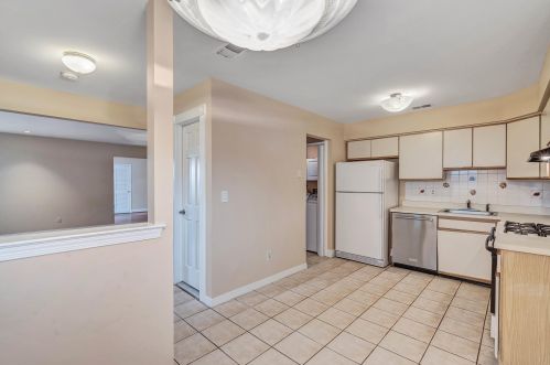 13 Jennings Ct, East Freehold NJ  07728-4320 exterior