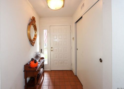 3 Adams Ct, Muttontown, NY 11771-2807