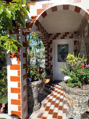 6518 Jaboneria Rd, Bell, CA 90201-3138