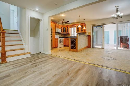 15 Ridgeway, White Plains NY  10605-3706 exterior