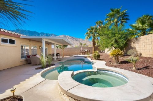 828 Mira Grande, Palm Springs CA  92262-1209 exterior