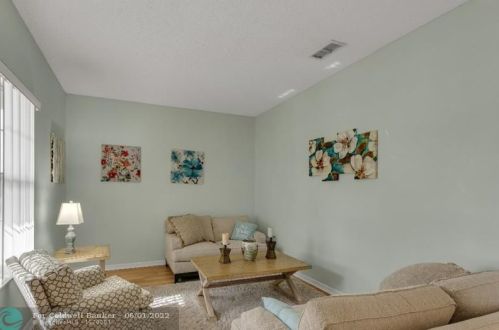 4572 Floral St, Fort Pierce, FL 34953-7621