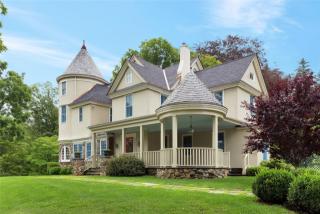 88 Cherry St, Katonah, NY 10536-1004