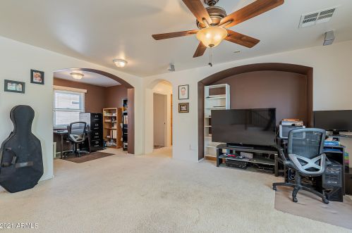 877 Huish Dr, Gilbert, AZ 85296-1482