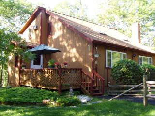 327 Forest Dr, Canadensis, PA 18325-7720