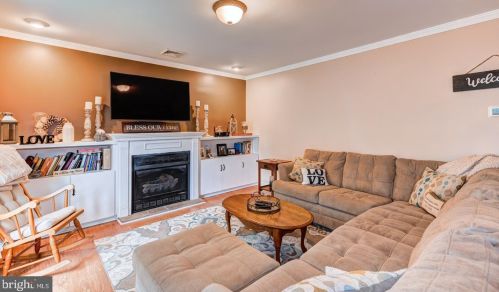 523 Pioneer Cir, Harleysville, PA 19438-1728