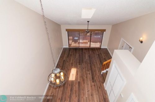 1506 15th Ter, Hollywood FL  33020-3247 exterior