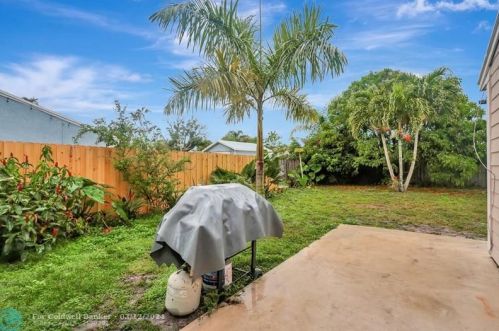 10579 Bobbie Ln, West Palm Beach FL  33411-3042 exterior