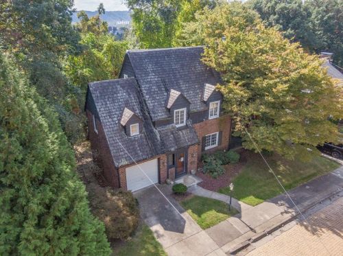 411 Oakwood St, New Kensington, PA 15068-5345