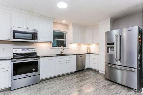 54 Woodbridge Rd, Glastonbury CT  06033-2925 exterior