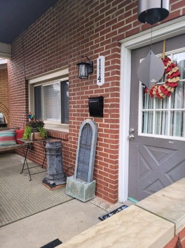 114 Poplargrove St, Pittsburgh, PA 15210-3953
