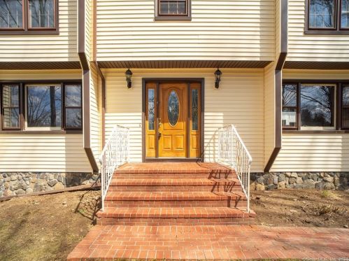 156 Teller Rd, Bridgeport, CT 06611-1489