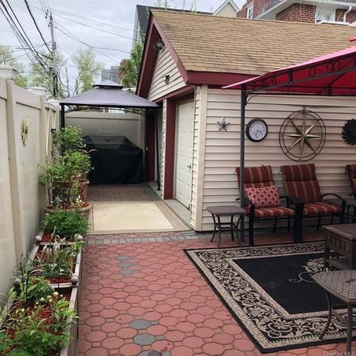 3220 Layton Ave, Bronx, NY 10465-1518
