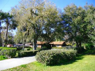 2946 Shell Rd, Deland, FL 32720-8712