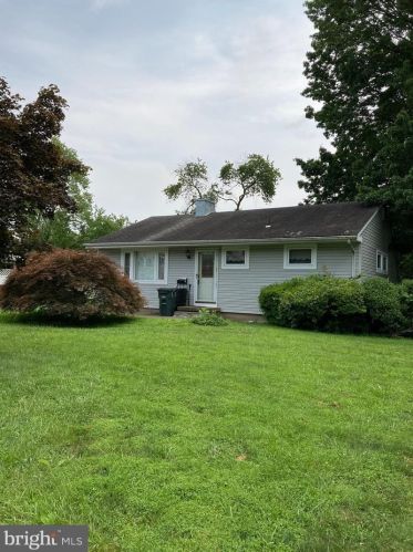 310 Maple Ave, Southampton, PA 18966-3236