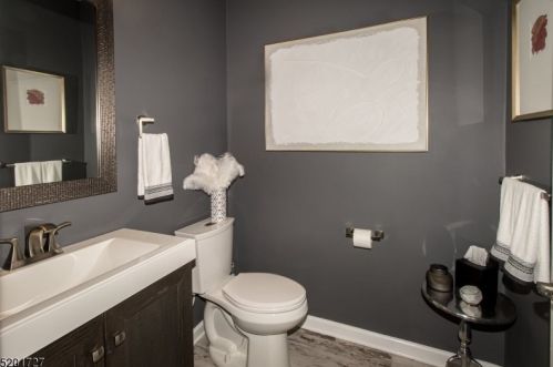 4 Stevens Ln, Martinsville NJ  08836-2249 exterior