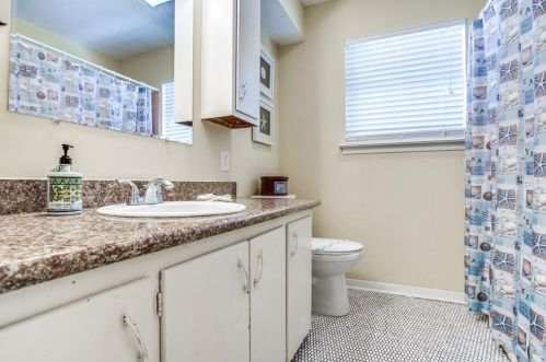 2511 Bernardo De Galvez Ave, Galveston TX 77550 exterior