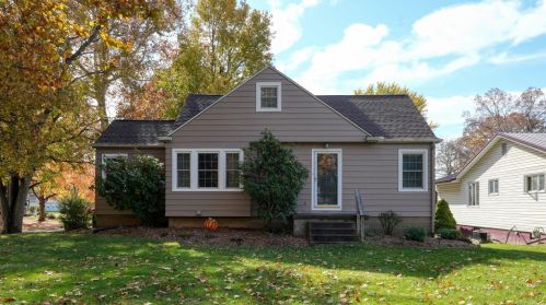 558 Harding Rd, Zanesville, OH 43701-1726