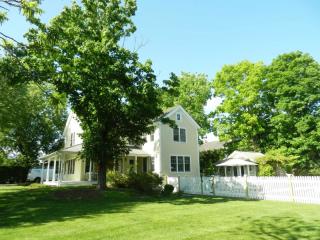 100 Lee Ave, South Hampton NY  11968-4517 exterior