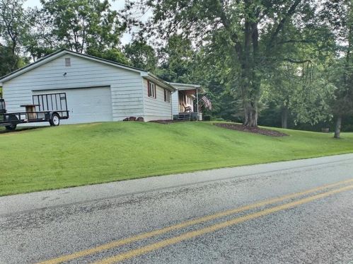 639 Gas Valley Rd, Georgetown, PA 15043-1018