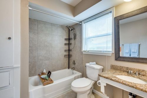 2518 Bridal Wreath Ln, Dallas TX  75233-3304 exterior