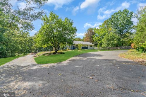 16 Bayberry Rd, Princeton NJ  08540-7417 exterior