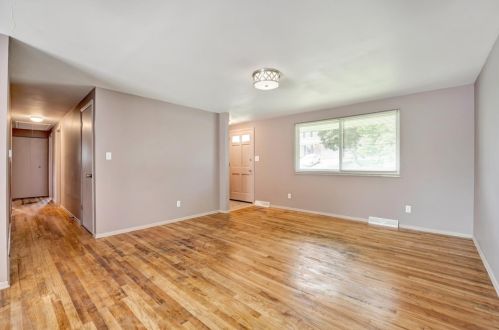 307 Magnolia Dr, Glenshaw, PA 15116-2707