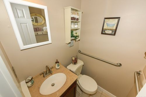 33 Marc Dr, Panamoka NY  11961-2105 exterior