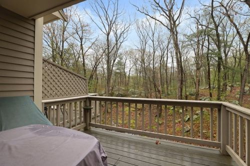 22 Cara Dr, Weymouth MA  02188-3800 exterior