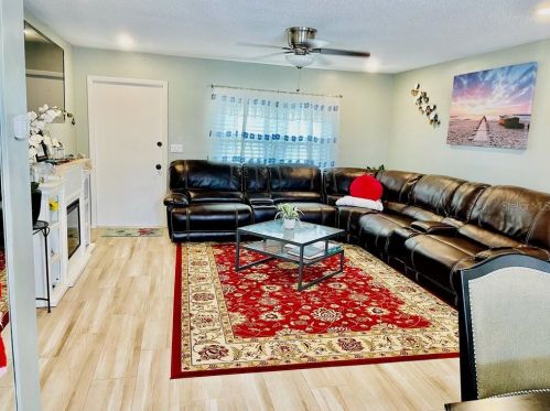 6078 71st St, Saint Petersburg, FL 33709-1310