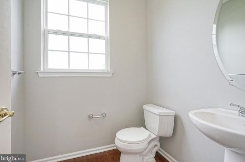 7 Westbury Dr, Berlin Boro NJ  08009-9681 exterior