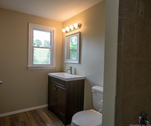 26 Brewer Dr, Bloomfield CT  06002-2010 exterior