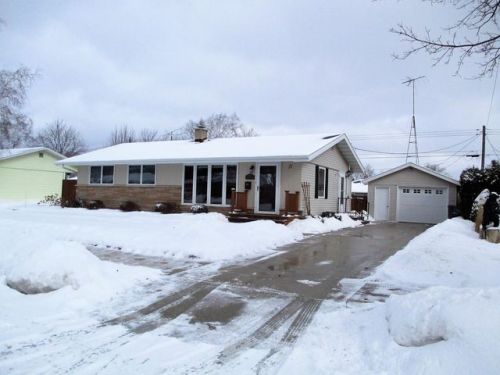 1620 Orchard Dr, Manitowoc, WI 54220-1831