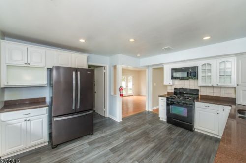 18 Bromley Dr, Parsippany NJ  07054-1406 exterior