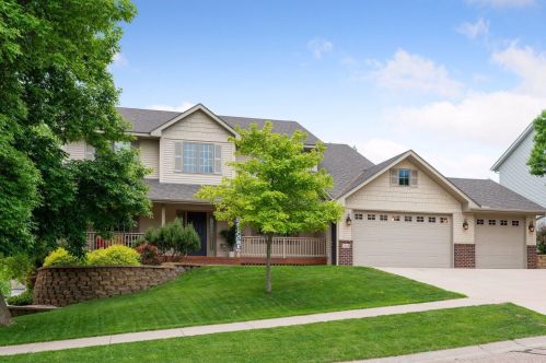 1888 White Oak Dr, Chaska MN  55318-2878 exterior