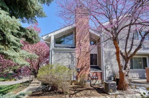 212 Nome St, Denver CO 80014-1850 exterior