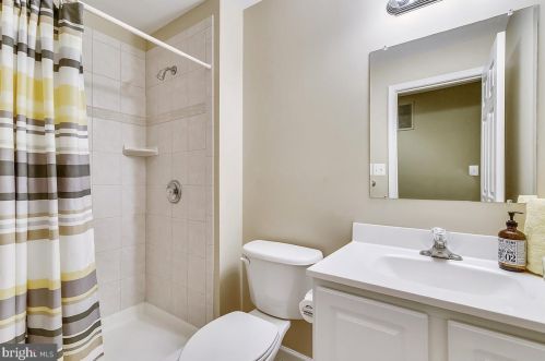 527 Rugby Ct, Purcellville VA  20132-3415 exterior