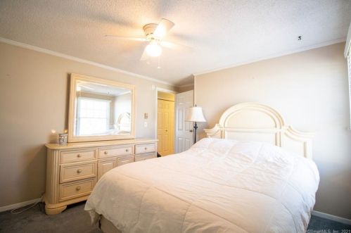 34 Lester St, United States Coast Guard Ac CT  06320-4327 exterior