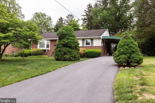 1936 Hemlock Rd, Lancaster, PA 17603-4440