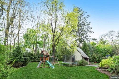 45 Gilbert Rd, Ho Ho Kus, NJ 07423-1405